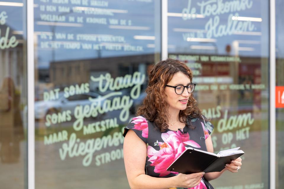 Campus Hallen krijgt stadsgedicht van Cleo Klapholz