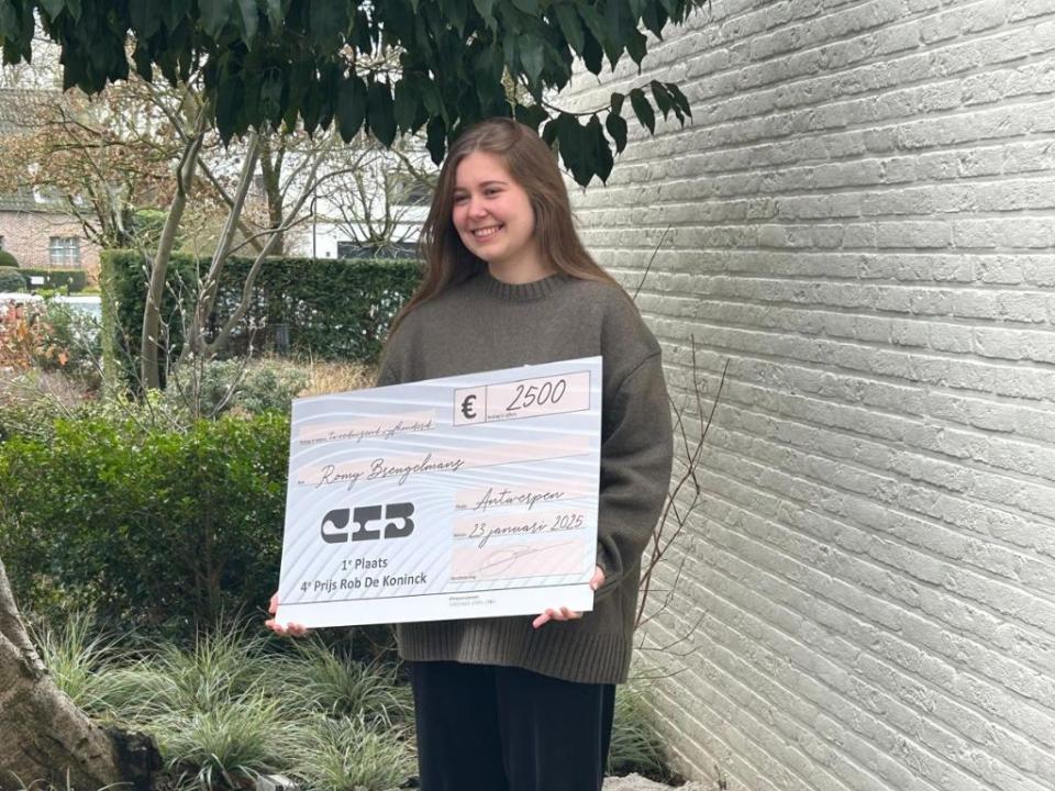 Romy met cheque van €2.500